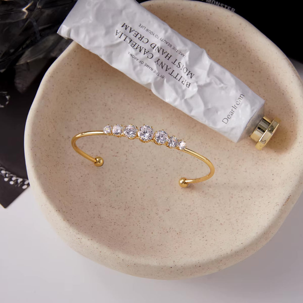 Estelle Bangle