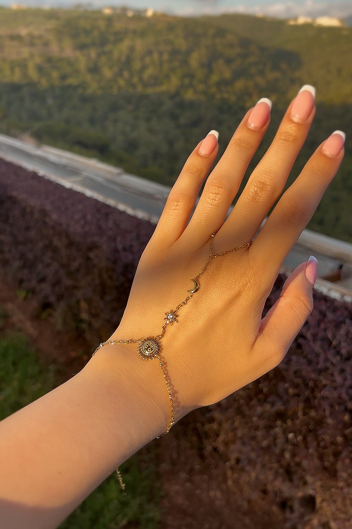Soluné Hand Chain Bracelet
